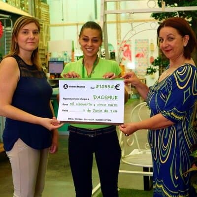 Viveros Murcia recauda 1055€ en donativos para DACEMUR